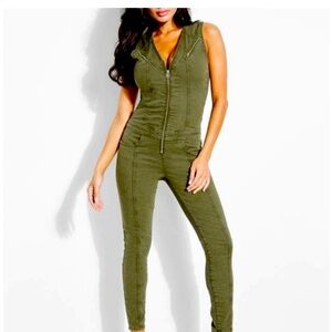 Guess Cara jumpsuit - size medium NWT